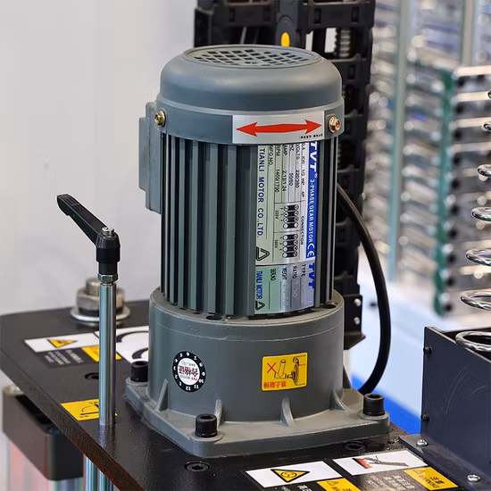 Máquina de embalar perfis laminados de PVC e folheados